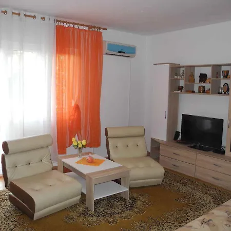 In 38031 Apartment